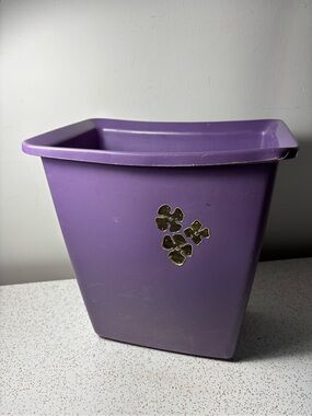 PURPLE vintage Rubbermaid garbage/trash can (Gold design)